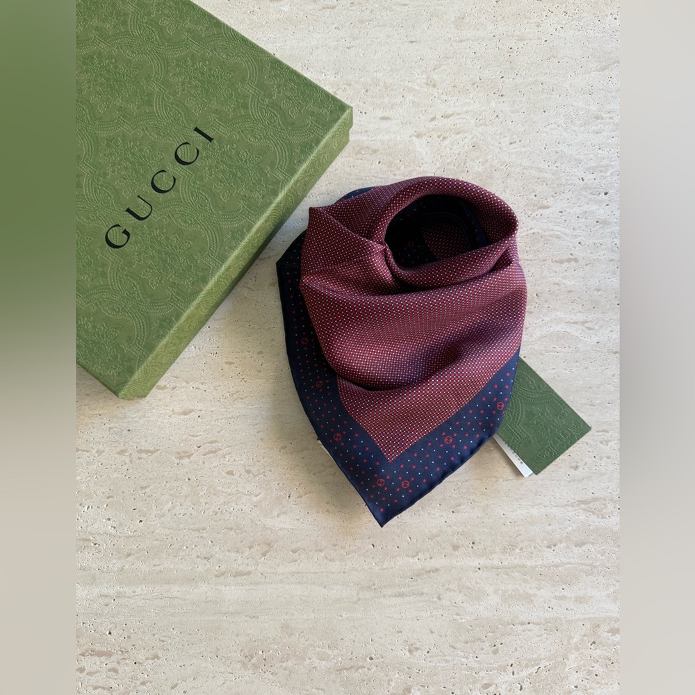 NWT Gucci Navy Red Silk Square Scarf Interlocking G Polka Dot ❤️💙